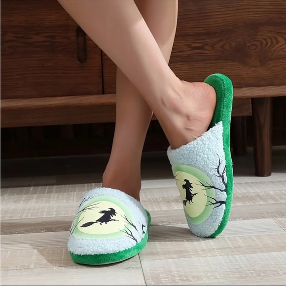 Halloween Flying Witch Glow in the Dark Slippers 7 1/2- 8 Moon Trees - Picture 4 of 6